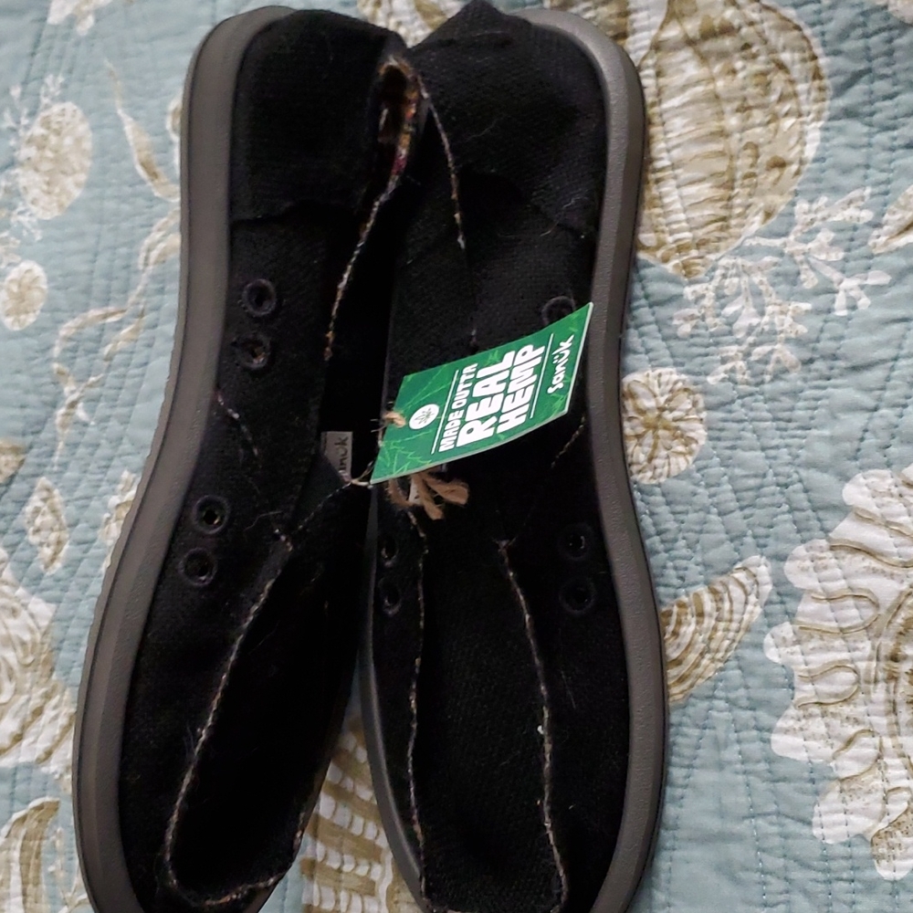 Shoes - Picture 4 of 4
